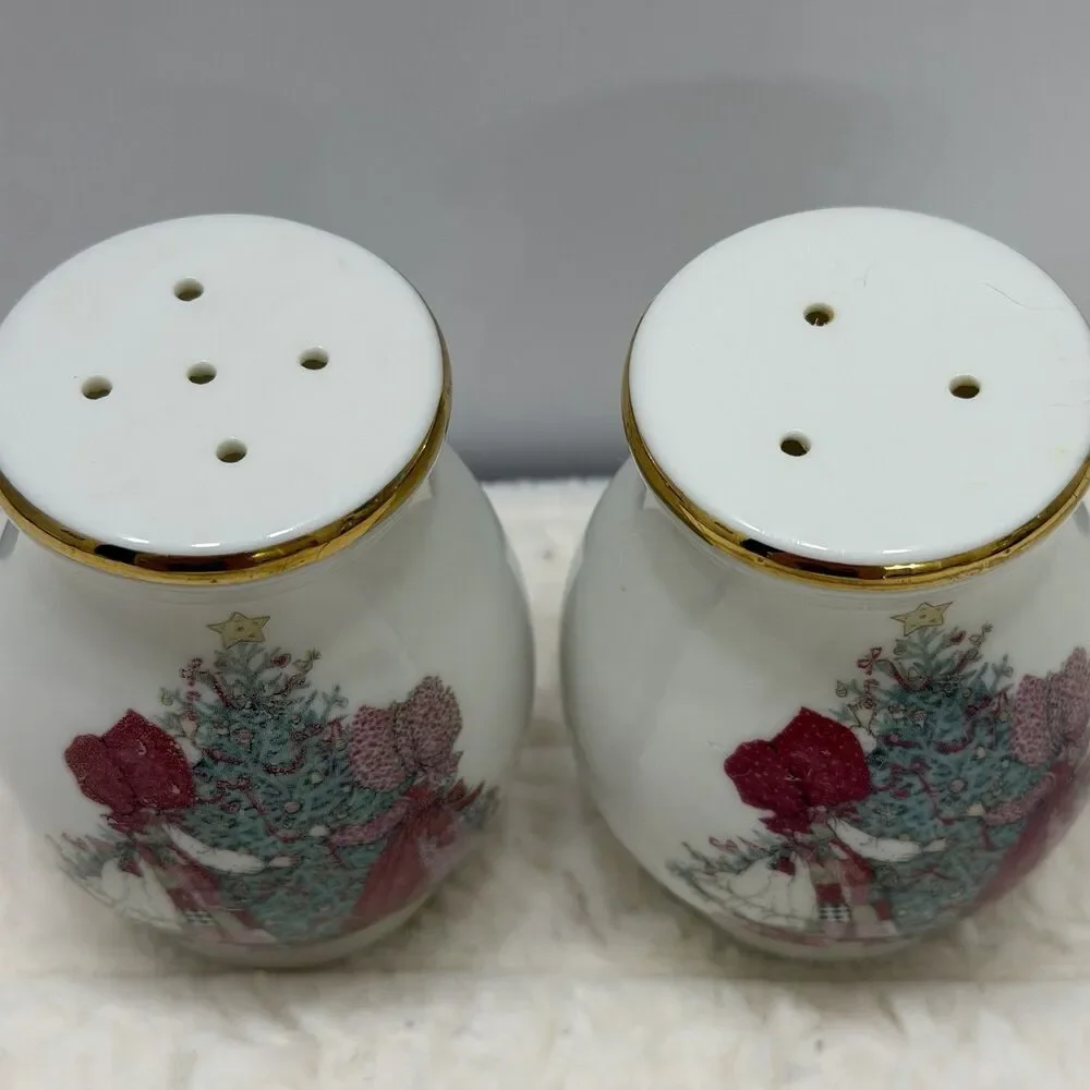 Vintage Holly Hobbie Salt/Pepper Shakers Ceramic Porcelain Gold Trim Christmas